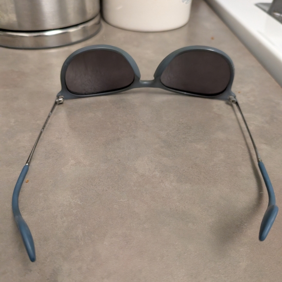 - Ray-Ban Sunglasses - Picture 4 of 7